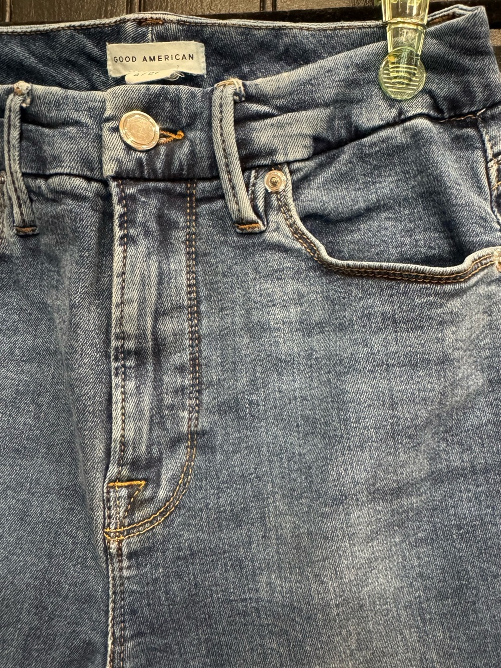 Good American Skinny Jeans in Medium Blue Wash